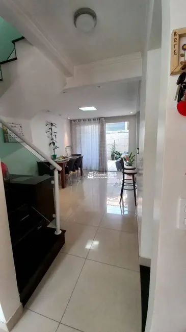 Sobrado com 3 quartos à venda, 110m2 em Jardim Guarulhos, Guarulhos - SP - imagem 4 Foto 4 de Sobrado com 3 quartos à venda, 110m2 em Jardim Guarulhos, Guarulhos - SP