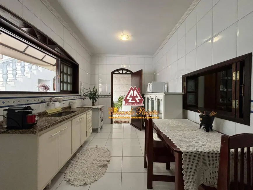 Casa com 3 quartos à venda, 612m2 em Vila Galvão, Guarulhos - SP - imagem 7 Foto 7 de Casa com 3 quartos à venda, 612m2 em Vila Galvão, Guarulhos - SP