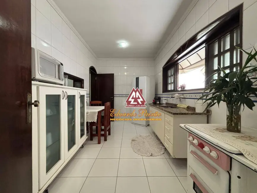 Casa com 3 quartos à venda, 612m2 em Vila Galvão, Guarulhos - SP - imagem 6 Foto 6 de Casa com 3 quartos à venda, 612m2 em Vila Galvão, Guarulhos - SP