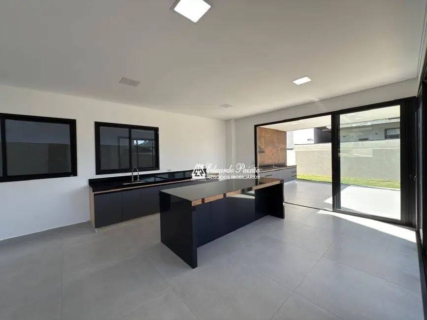 Foto 9 de Sobrado com 3 quartos à venda, 300m2 em Atibaia - SP