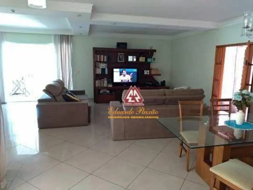 Casa com 3 quartos à venda, 260m2 em Jardim Santa Mena, Guarulhos - SP - imagem 4 Foto 4 de Casa com 3 quartos à venda, 260m2 em Jardim Santa Mena, Guarulhos - SP