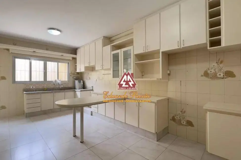 Casa com 4 quartos para alugar, 255m2 em Jardim Tranqüilidade, Guarulhos - SP - imagem 6 Foto 6 de Casa com 4 quartos para alugar, 255m2 em Jardim Tranqüilidade, Guarulhos - SP