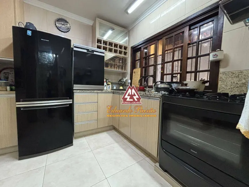 Sobrado com 3 quartos à venda, 200m2 em Jardim Vila Galvão, Guarulhos - SP - imagem 7 Foto 7 de Sobrado com 3 quartos à venda, 200m2 em Jardim Vila Galvão, Guarulhos - SP