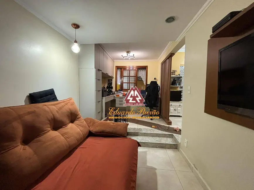 Sobrado com 3 quartos à venda, 200m2 em Jardim Vila Galvão, Guarulhos - SP - imagem 5 Foto 5 de Sobrado com 3 quartos à venda, 200m2 em Jardim Vila Galvão, Guarulhos - SP