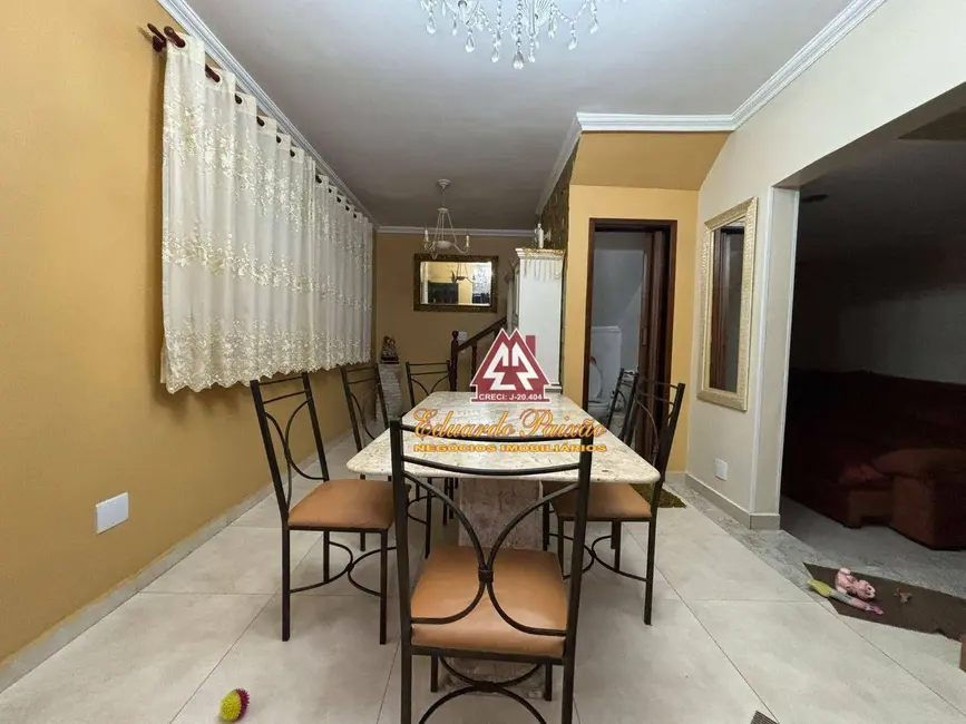 Sobrado com 3 quartos à venda, 200m2 em Jardim Vila Galvão, Guarulhos - SP - imagem 2 Foto 2 de Sobrado com 3 quartos à venda, 200m2 em Jardim Vila Galvão, Guarulhos - SP