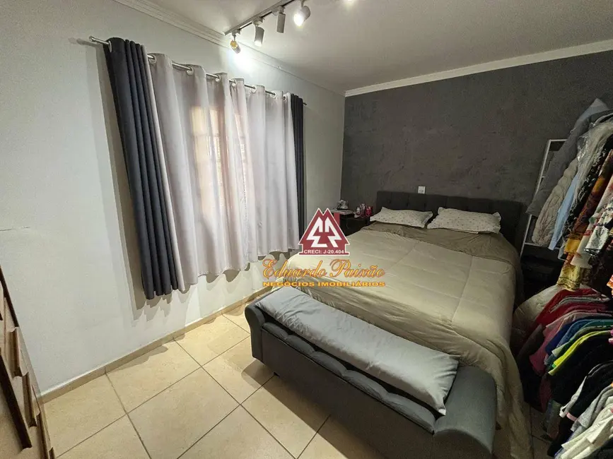 Sobrado com 3 quartos à venda, 200m2 em Jardim Vila Galvão, Guarulhos - SP - imagem 8 Foto 8 de Sobrado com 3 quartos à venda, 200m2 em Jardim Vila Galvão, Guarulhos - SP