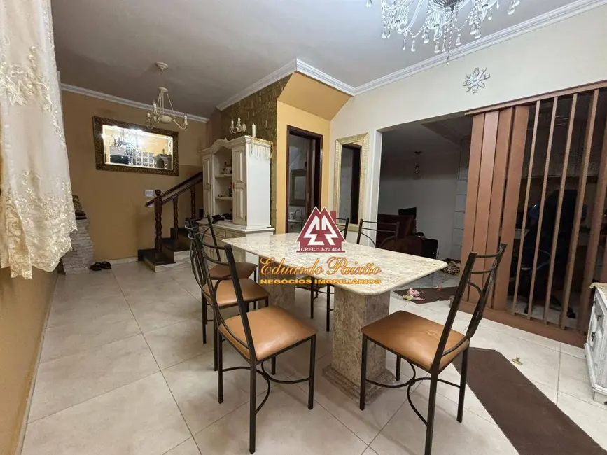 Sobrado com 3 quartos à venda, 200m2 em Jardim Vila Galvão, Guarulhos - SP - imagem 1 Foto 1 de Sobrado com 3 quartos à venda, 200m2 em Jardim Vila Galvão, Guarulhos - SP