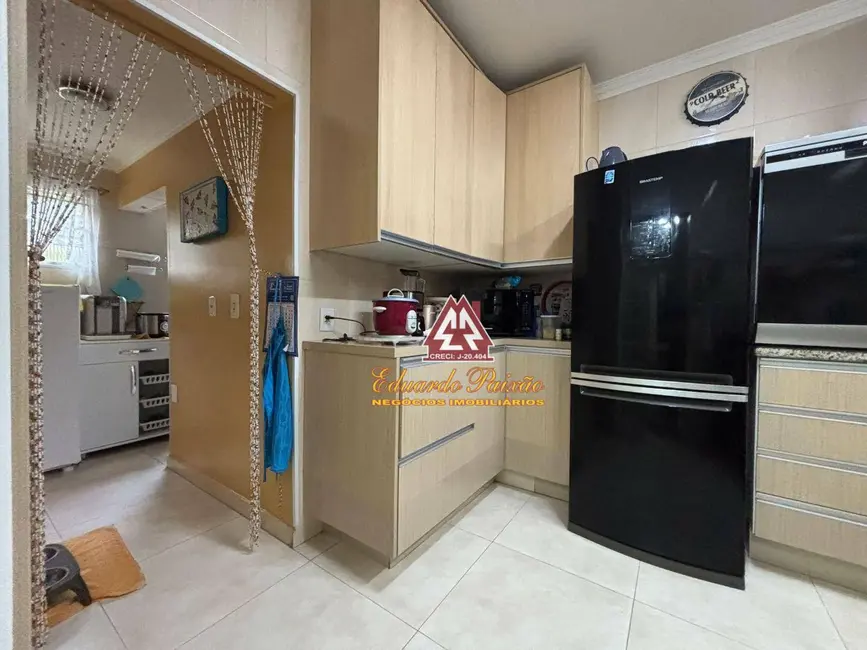 Sobrado com 3 quartos à venda, 200m2 em Jardim Vila Galvão, Guarulhos - SP - imagem 6 Foto 6 de Sobrado com 3 quartos à venda, 200m2 em Jardim Vila Galvão, Guarulhos - SP