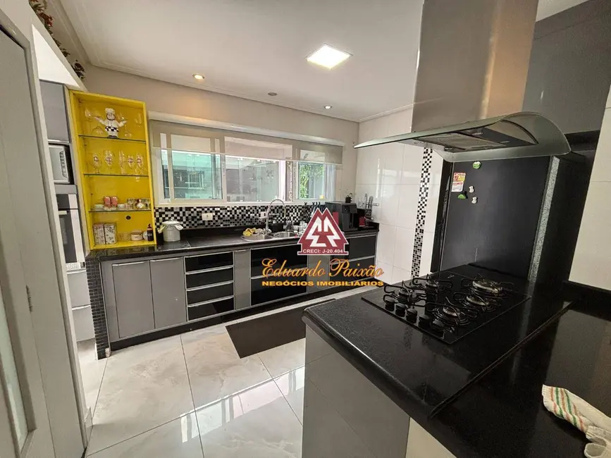 Casa com 3 quartos à venda, 800m2 em Vila Milton, Guarulhos - SP - imagem 9 Foto 9 de Casa com 3 quartos à venda, 800m2 em Vila Milton, Guarulhos - SP