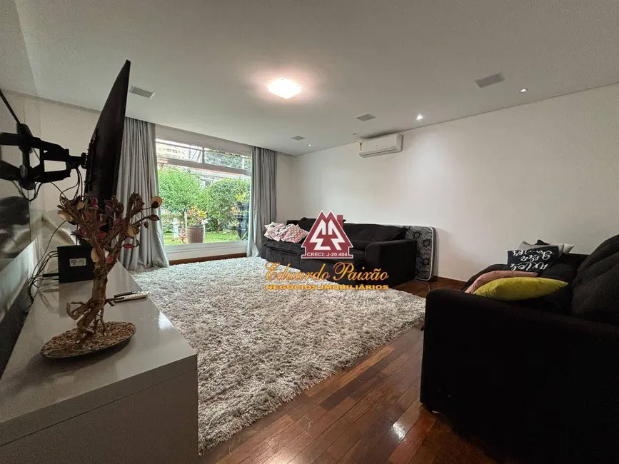 Casa com 3 quartos à venda, 800m2 em Vila Milton, Guarulhos - SP - imagem 8 Foto 8 de Casa com 3 quartos à venda, 800m2 em Vila Milton, Guarulhos - SP