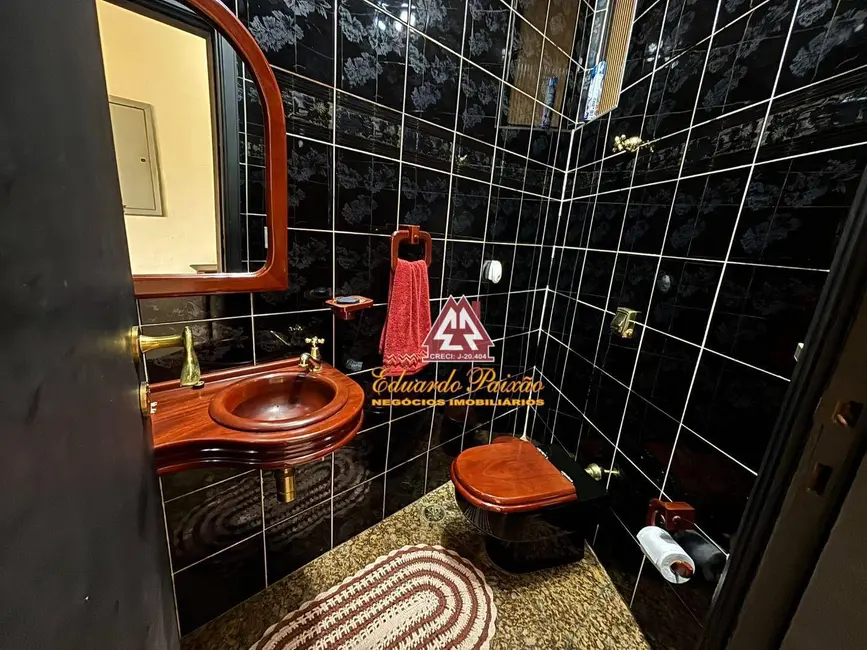 Sobrado com 3 quartos à venda, 410m2 em Vila Galvão, Guarulhos - SP - imagem 7 Foto 7 de Sobrado com 3 quartos à venda, 410m2 em Vila Galvão, Guarulhos - SP