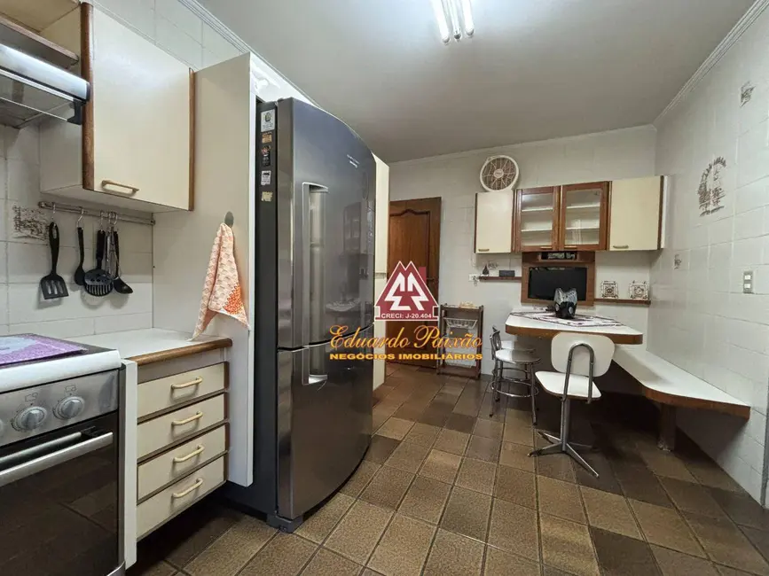 Sobrado com 3 quartos à venda, 410m2 em Vila Galvão, Guarulhos - SP - imagem 5 Foto 5 de Sobrado com 3 quartos à venda, 410m2 em Vila Galvão, Guarulhos - SP