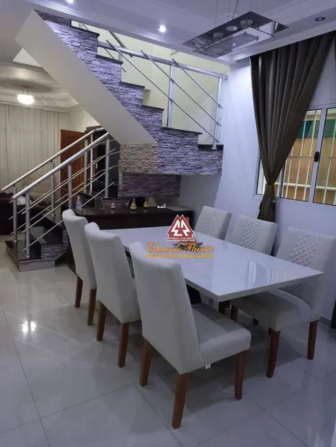 Sobrado com 3 quartos à venda, 125m2 em Jardim Santa Clara, Guarulhos - SP - imagem 2 Foto 2 de Sobrado com 3 quartos à venda, 125m2 em Jardim Santa Clara, Guarulhos - SP