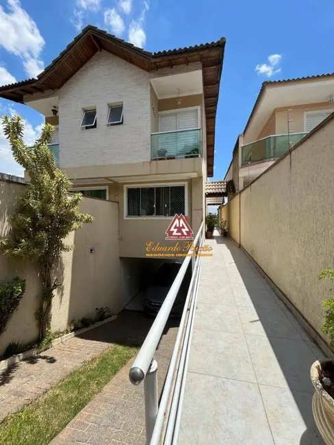 Sobrado com 3 quartos à venda, 160m2 em Jardim Vila Galvão, Guarulhos - SP - imagem 2 Foto 2 de Sobrado com 3 quartos à venda, 160m2 em Jardim Vila Galvão, Guarulhos - SP