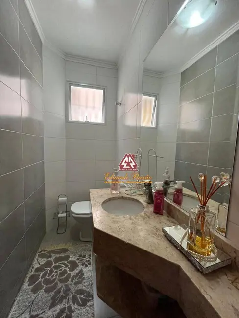 Sobrado com 3 quartos à venda, 160m2 em Jardim Vila Galvão, Guarulhos - SP - imagem 9 Foto 9 de Sobrado com 3 quartos à venda, 160m2 em Jardim Vila Galvão, Guarulhos - SP