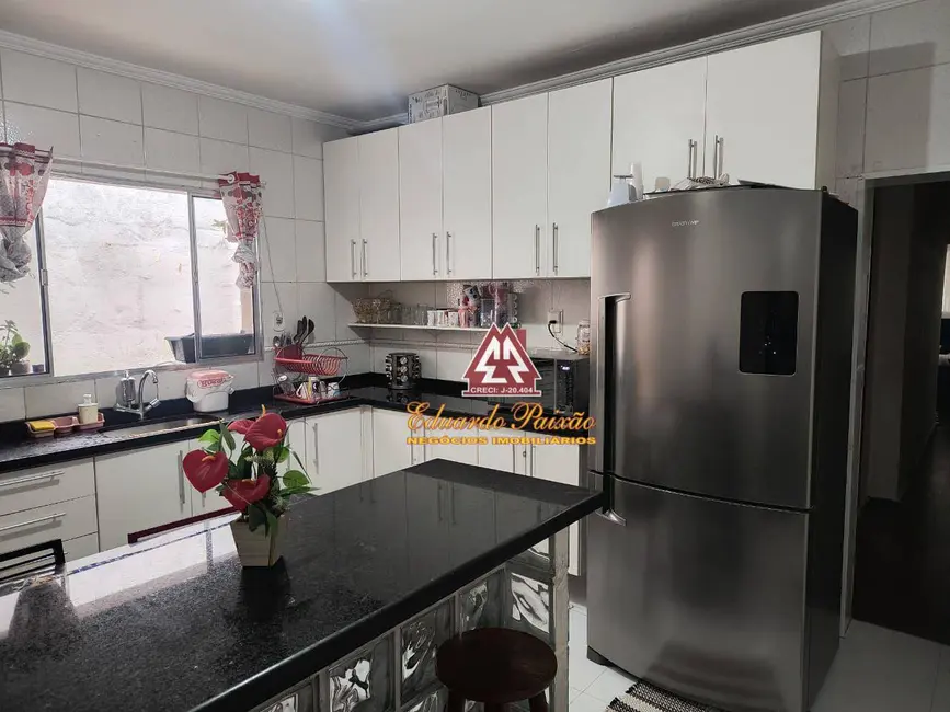 Sobrado com 3 quartos à venda, 125m2 em Jardim Rossi, Guarulhos - SP - imagem 4 Foto 4 de Sobrado com 3 quartos à venda, 125m2 em Jardim Rossi, Guarulhos - SP