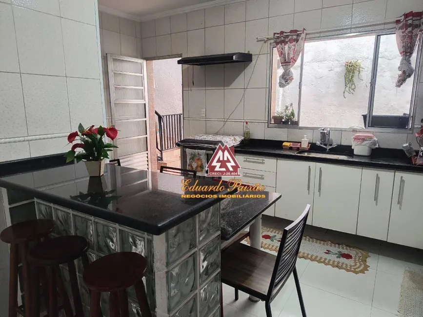 Sobrado com 3 quartos à venda, 125m2 em Jardim Rossi, Guarulhos - SP - imagem 3 Foto 3 de Sobrado com 3 quartos à venda, 125m2 em Jardim Rossi, Guarulhos - SP