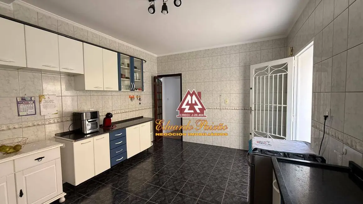 Sobrado com 3 quartos à venda, 180m2 em Jardim Vila Galvão, Guarulhos - SP - imagem 6 Foto 6 de Sobrado com 3 quartos à venda, 180m2 em Jardim Vila Galvão, Guarulhos - SP