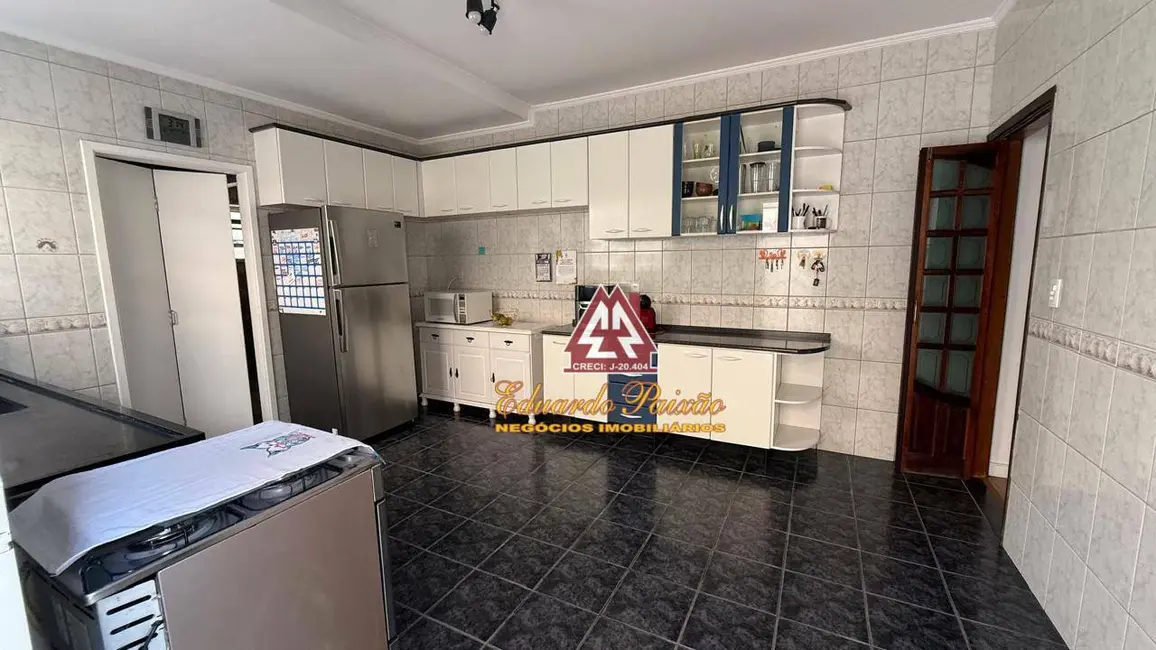 Sobrado com 3 quartos à venda, 180m2 em Jardim Vila Galvão, Guarulhos - SP - imagem 5 Foto 5 de Sobrado com 3 quartos à venda, 180m2 em Jardim Vila Galvão, Guarulhos - SP