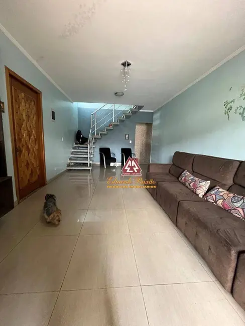 Sobrado com 3 quartos à venda, 126m2 em Parque Flamengo, Guarulhos - SP - imagem 4 Foto 4 de Sobrado com 3 quartos à venda, 126m2 em Parque Flamengo, Guarulhos - SP