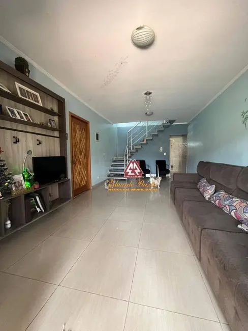 Sobrado com 3 quartos à venda, 126m2 em Parque Flamengo, Guarulhos - SP - imagem 3 Foto 3 de Sobrado com 3 quartos à venda, 126m2 em Parque Flamengo, Guarulhos - SP