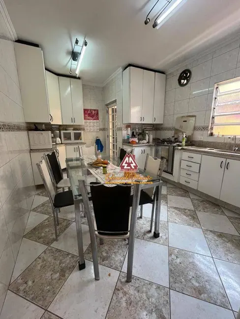 Casa com 4 quartos à venda, 250m2 em Jardim Santa Mena, Guarulhos - SP - imagem 7 Foto 7 de Casa com 4 quartos à venda, 250m2 em Jardim Santa Mena, Guarulhos - SP