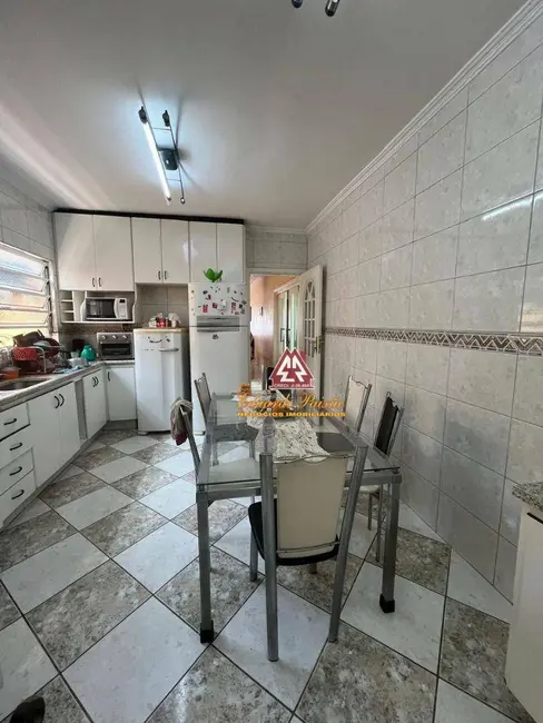 Casa com 4 quartos à venda, 250m2 em Jardim Santa Mena, Guarulhos - SP - imagem 6 Foto 6 de Casa com 4 quartos à venda, 250m2 em Jardim Santa Mena, Guarulhos - SP