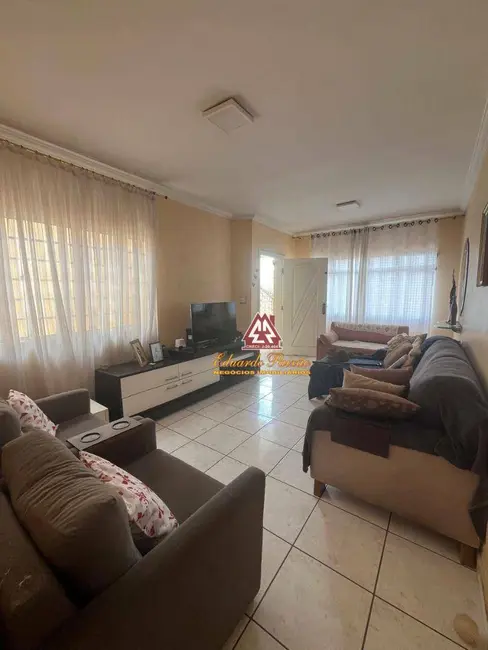 Casa com 4 quartos à venda, 250m2 em Jardim Santa Mena, Guarulhos - SP - imagem 1 Foto 1 de Casa com 4 quartos à venda, 250m2 em Jardim Santa Mena, Guarulhos - SP