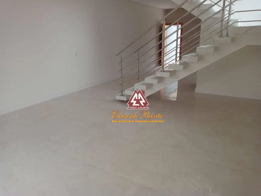 Sobrado com 3 quartos à venda, 175m2 em Guarulhos - SP - imagem 3 Foto 3 de Sobrado com 3 quartos à venda, 175m2 em Guarulhos - SP