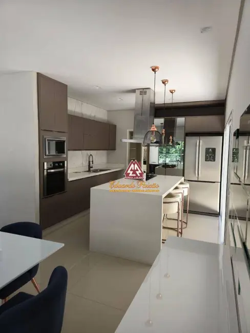 Foto 4 de Casa de Condomínio com 3 quartos à venda, 360m2 em Aruja - SP