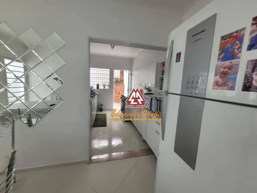 Sobrado com 3 quartos à venda, 161m2 em Jardim Rosa de Franca, Guarulhos - SP - imagem 6 Foto 6 de Sobrado com 3 quartos à venda, 161m2 em Jardim Rosa de Franca, Guarulhos - SP