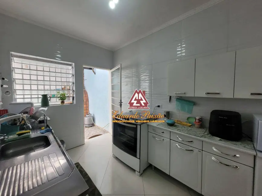 Sobrado com 3 quartos à venda, 161m2 em Jardim Rosa de Franca, Guarulhos - SP - imagem 8 Foto 8 de Sobrado com 3 quartos à venda, 161m2 em Jardim Rosa de Franca, Guarulhos - SP