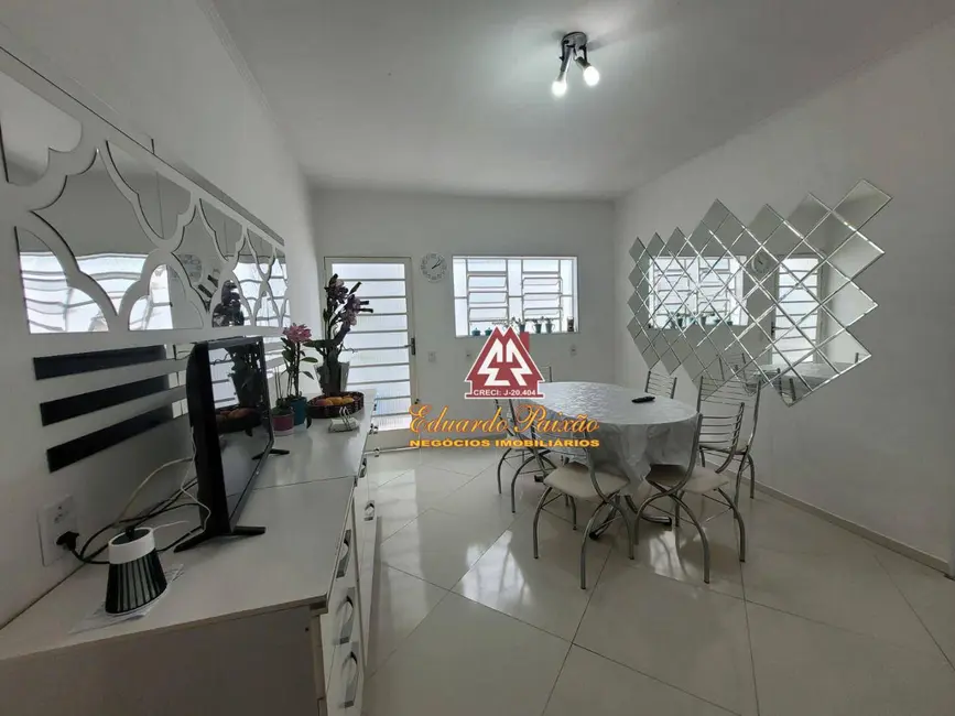 Sobrado com 3 quartos à venda, 161m2 em Jardim Rosa de Franca, Guarulhos - SP - imagem 4 Foto 4 de Sobrado com 3 quartos à venda, 161m2 em Jardim Rosa de Franca, Guarulhos - SP