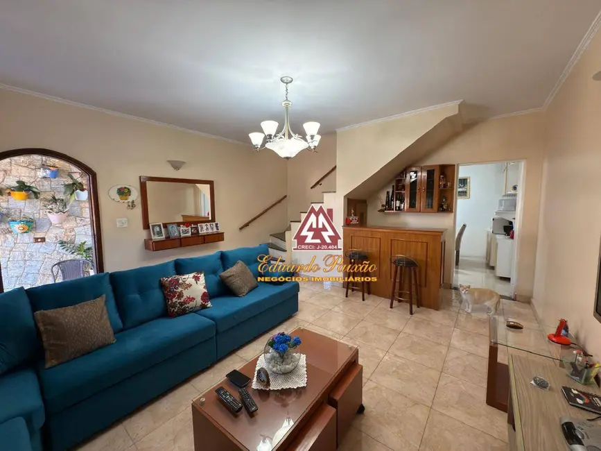 Sobrado com 3 quartos à venda, 160m2 em Jardim Rosa de Franca, Guarulhos - SP - imagem 5 Foto 5 de Sobrado com 3 quartos à venda, 160m2 em Jardim Rosa de Franca, Guarulhos - SP