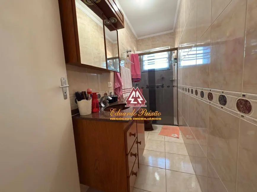 Sobrado com 3 quartos à venda, 160m2 em Jardim Rosa de Franca, Guarulhos - SP - imagem 8 Foto 8 de Sobrado com 3 quartos à venda, 160m2 em Jardim Rosa de Franca, Guarulhos - SP