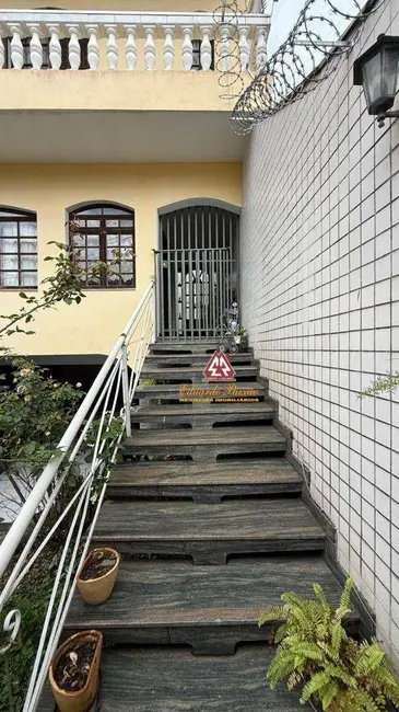 Sobrado com 4 quartos à venda, 240m2 em Jardim Barbosa, Guarulhos - SP - imagem 3 Foto 3 de Sobrado com 4 quartos à venda, 240m2 em Jardim Barbosa, Guarulhos - SP