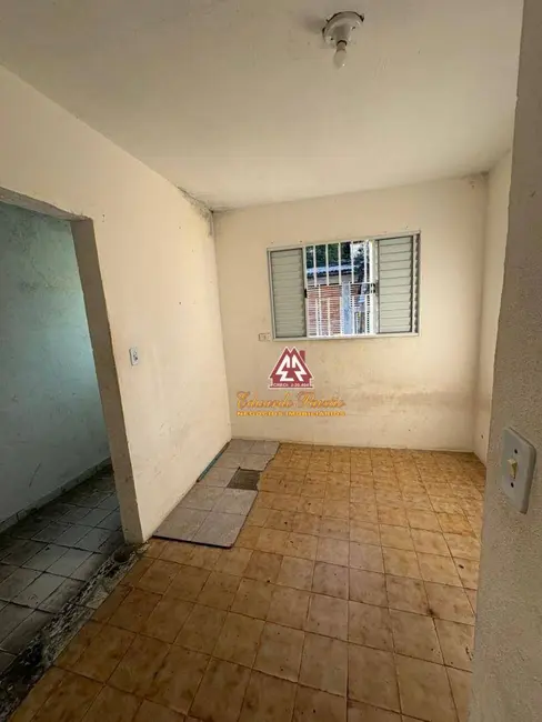 Casa com 2 quartos para alugar, 175m2 em Parque Santo Antônio, Guarulhos - SP - imagem 3 Foto 3 de Casa com 2 quartos para alugar, 175m2 em Parque Santo Antônio, Guarulhos - SP