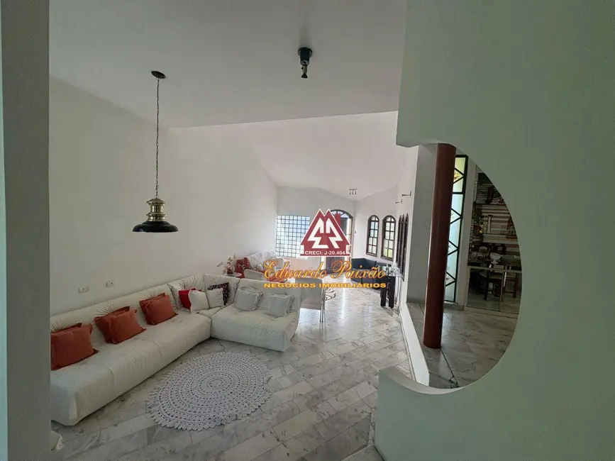 Sobrado com 4 quartos para alugar, 300m2 em Vila Galvão, Guarulhos - SP - imagem 5 Foto 5 de Sobrado com 4 quartos para alugar, 300m2 em Vila Galvão, Guarulhos - SP