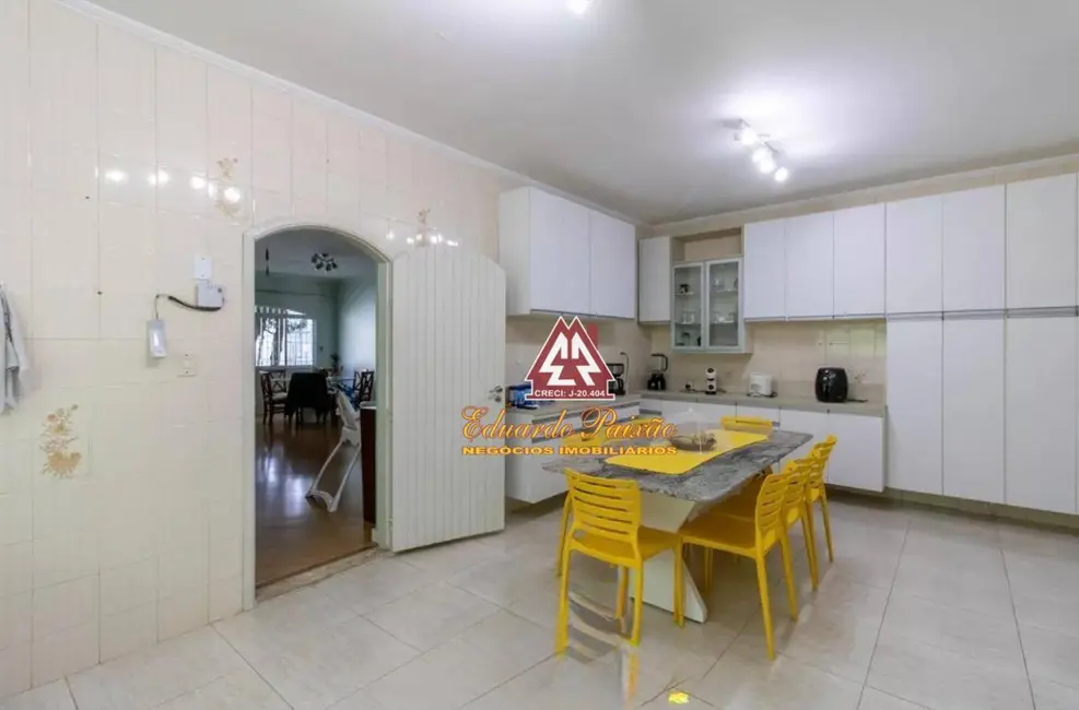Sobrado com 3 quartos à venda, 300m2 em Jardim Bom Clima, Guarulhos - SP - imagem 9 Foto 9 de Sobrado com 3 quartos à venda, 300m2 em Jardim Bom Clima, Guarulhos - SP