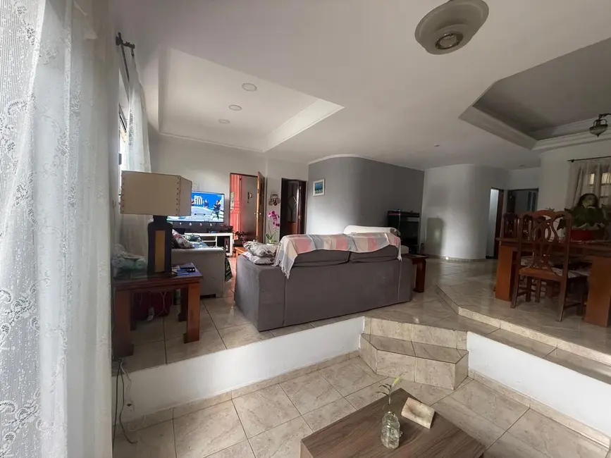 Sobrado com 3 quartos à venda, 230m2 em Macedo, Guarulhos - SP - imagem 5 Foto 5 de Sobrado com 3 quartos à venda, 230m2 em Macedo, Guarulhos - SP
