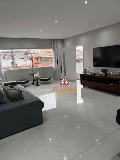 Sobrado com 4 quartos à venda, 175m2 em Jardim Vila Galvão, Guarulhos - SP - imagem 2 Foto 2 de Sobrado com 4 quartos à venda, 175m2 em Jardim Vila Galvão, Guarulhos - SP