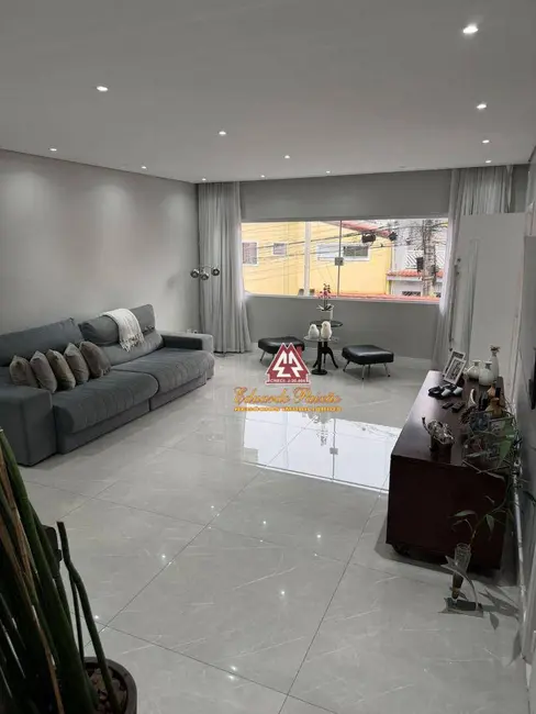 Sobrado com 4 quartos à venda, 175m2 em Jardim Vila Galvão, Guarulhos - SP - imagem 1 Foto 1 de Sobrado com 4 quartos à venda, 175m2 em Jardim Vila Galvão, Guarulhos - SP