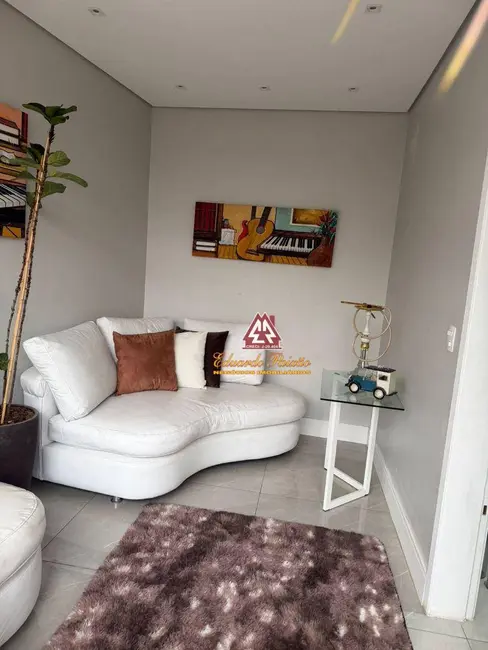 Sobrado com 4 quartos à venda, 175m2 em Jardim Vila Galvão, Guarulhos - SP - imagem 6 Foto 6 de Sobrado com 4 quartos à venda, 175m2 em Jardim Vila Galvão, Guarulhos - SP