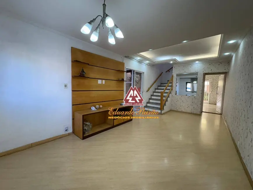 Foto 2 de Sobrado com 3 quartos para alugar, 150m2 em Vila Rio de Janeiro, Guarulhos - SP