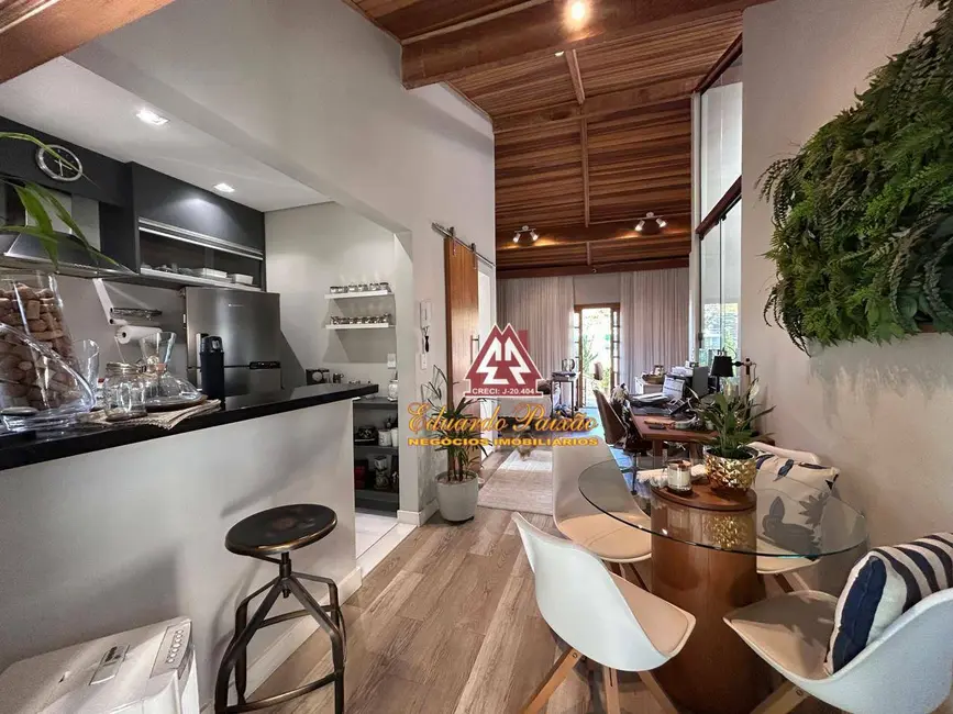 Sobrado com 3 quartos à venda, 300m2 em Jardim Vila Galvão, Guarulhos - SP - imagem 1 Foto 1 de Sobrado com 3 quartos à venda, 300m2 em Jardim Vila Galvão, Guarulhos - SP