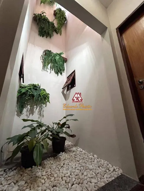 Sobrado com 3 quartos à venda, 300m2 em Jardim Vila Galvão, Guarulhos - SP - imagem 9 Foto 9 de Sobrado com 3 quartos à venda, 300m2 em Jardim Vila Galvão, Guarulhos - SP