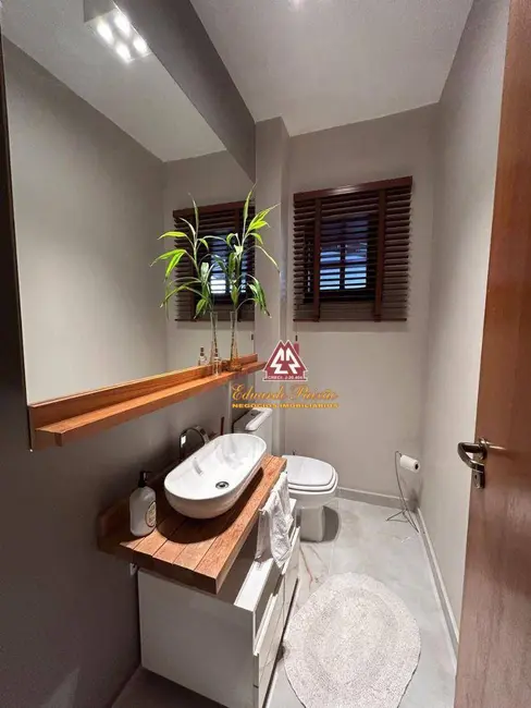 Sobrado com 3 quartos à venda, 300m2 em Jardim Vila Galvão, Guarulhos - SP - imagem 8 Foto 8 de Sobrado com 3 quartos à venda, 300m2 em Jardim Vila Galvão, Guarulhos - SP