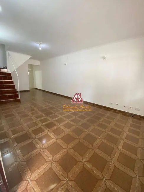 Sobrado com 2 quartos à venda, 125m2 em Jardim Aida, Guarulhos - SP - imagem 3 Foto 3 de Sobrado com 2 quartos à venda, 125m2 em Jardim Aida, Guarulhos - SP