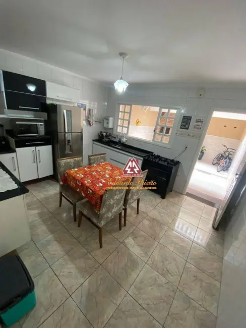 Sobrado com 2 quartos à venda, 148m2 em Jardim Bom Clima, Guarulhos - SP - imagem 2 Foto 2 de Sobrado com 2 quartos à venda, 148m2 em Jardim Bom Clima, Guarulhos - SP