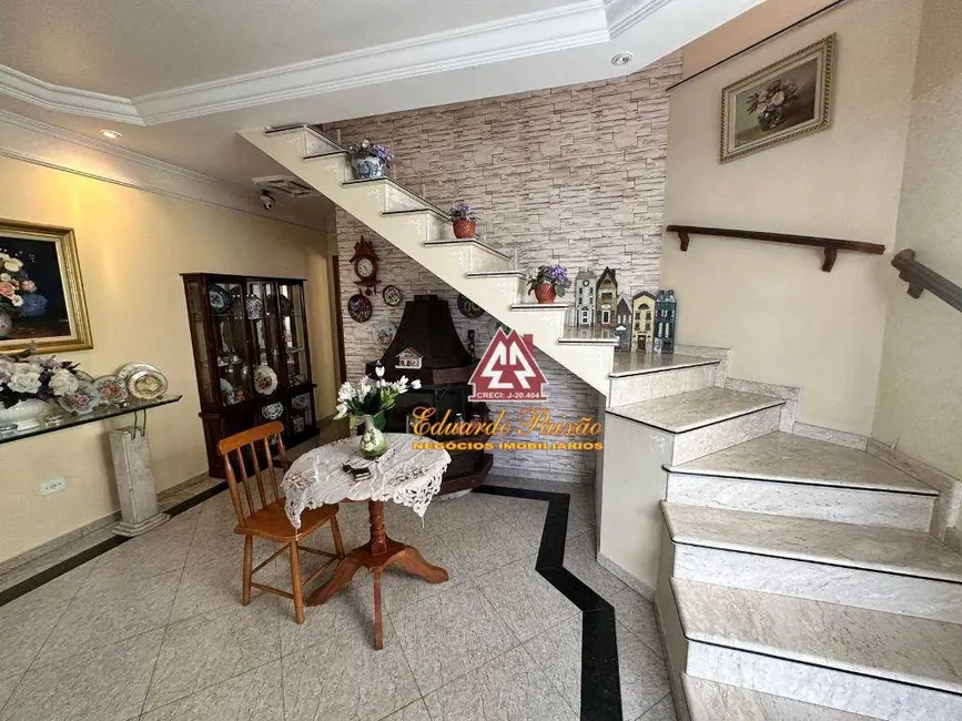 Sobrado com 3 quartos à venda, 166m2 em Vila São Judas Tadeu, Guarulhos - SP - imagem 4 Foto 4 de Sobrado com 3 quartos à venda, 166m2 em Vila São Judas Tadeu, Guarulhos - SP